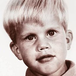 Stephen Shea - 查理布朗的感恩節演員 飾演Linus van Pelt (voice)