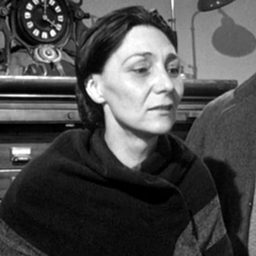 Alba Maiolini - 法官和未成年人演員 飾演Nun (uncredited)