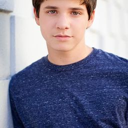 布瑞登·勒馬斯特斯 - 緋聞教主演員 飾演Eighth Grade Kid