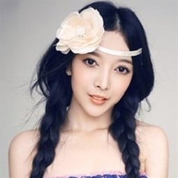 張 藍 藝 飾演 Miao Miao