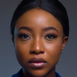 Ini Dima-Okojie - 我的超豪新娘演員 飾演Nicole Hernandez