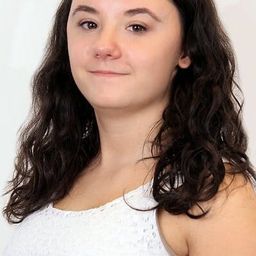 Lauréna Thellier 飾演 Gaby van Peteghem