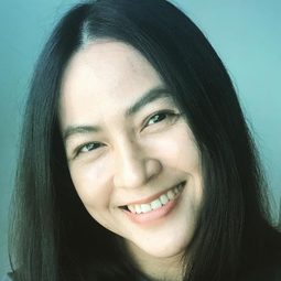 阿麗莎拉·翁查莉 飾演 Gogo