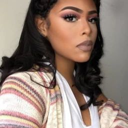 Blessin Giraldo 飾演 Herself