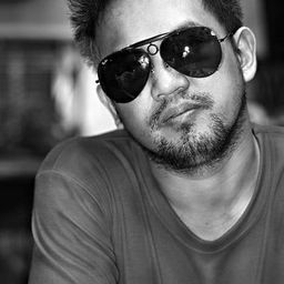 Khavn 飾演 Dead Man on TV