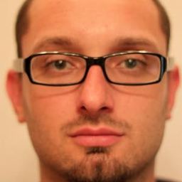 Alexandr Vartanov 飾演 