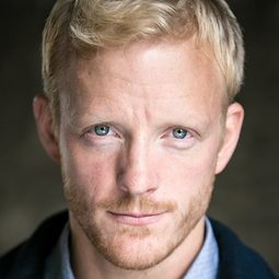 馬丁·斯沃比 - 哨兵行動演員 飾演Lieutenant Eric Jaubert