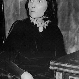 Tamara Ogorodnikova 飾演 Anna