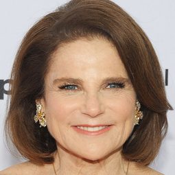 托芙·菲爾德舒 - Love Life演員 飾演Hannah