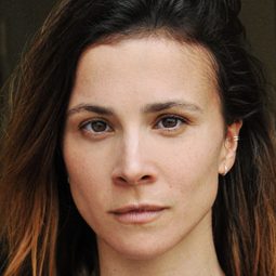 Aylin Tezel - 魯濱遜漂流記演員 飾演Stachelschwein Epi (voice)