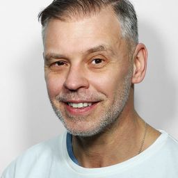 Robert Jelinek 飾演 Greger Viktorsson