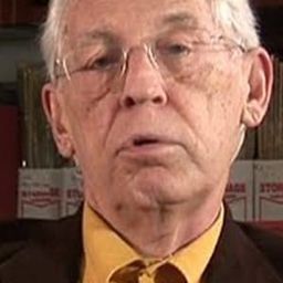 Adriano Aprà 飾演 Othon