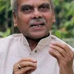 L. B. Sriram 飾演 Saloon Keeper Tirupathi