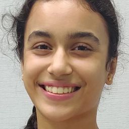 亞德莉亞辛哈 飾演 Aahaana