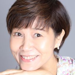 山口由里子 飾演 Nico Robin (voice)