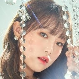 崔叡娜 飾演 Herself