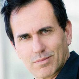 Jon Jacobs 飾演 Frail Man