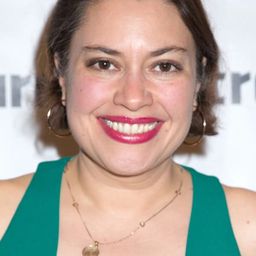 凡妮莎·艾思普莉嘉 飾演 Robin