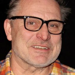 Bruno Moynot 飾演 Zadko Preskovitch dit « Presko », le voisin Yougoslave