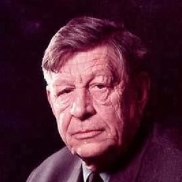 W.H. Auden 飾演 Self