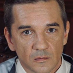 Yevhen Yefremov 飾演 Chief