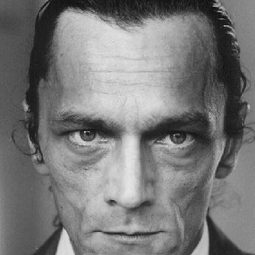 Lutz Halbhubner 飾演 Ringmaster