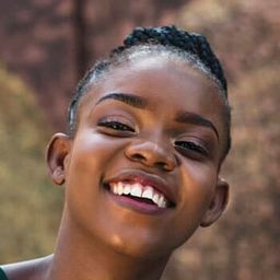 Néhémie Bastien 飾演 Freda