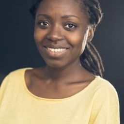 Claudia Mongumu 飾演 Louise