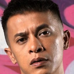 札希禮·阿晉 - 十字路口演員 飾演Hussein