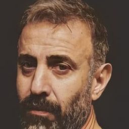 Nedim Salman 飾演 Görevli