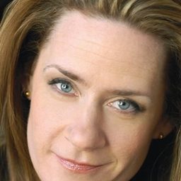 Helen Coxe 飾演 Ezster