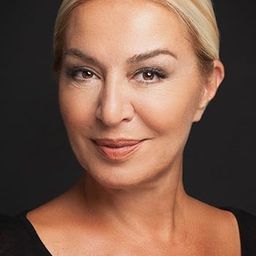 古蓮奈·卡爾坎 飾演 Gönül