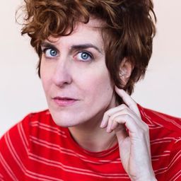 艾薩·維拉格蘭 飾演 Bea