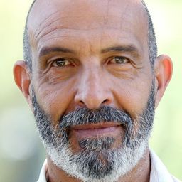 Jonis Bashir - Tre tocchi演員 飾演presidente ItalianAttori