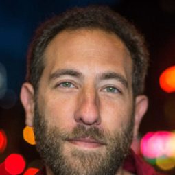 艾瑞·夏佛 - 間諜大鄰演演員 飾演Oren