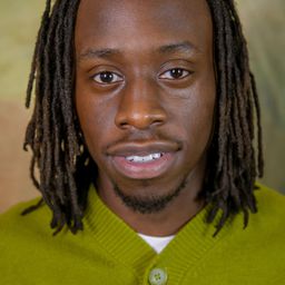 麥可·奧喬 飾演 John