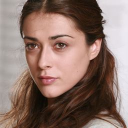 瓦倫蒂娜·洛多維尼 飾演 Laura Golfetto