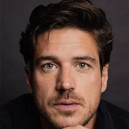 Marco Pigossi 飾演 Diego