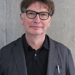 Andrew Macdonald 飾演 