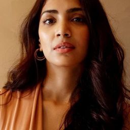 Yogita Bihani 飾演 Self