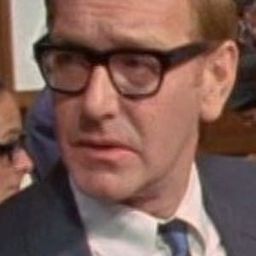 Allan Mitchell 飾演 Doctor