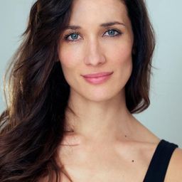 Ana Asensio 飾演 Locutora CNW