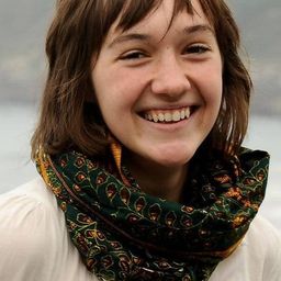 Julie Sokolowski - 高等教育演員 飾演