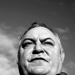 Mathias Gnädinger 飾演 Robert Stamm