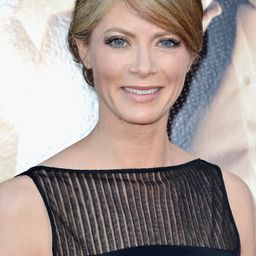 吉莉安·韋格曼 飾演 Stephanie