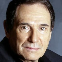 Robert Hossein 飾演 Self