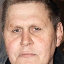 Henrik Noël Olesen - 眼簾下的戰影演員 飾演Frederik's Father