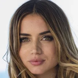 安娜·迪艾瑪絲 - 灰影人演員 飾演Dani Miranda