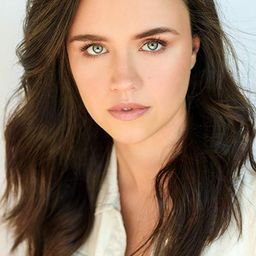 Lillian Doucet-Roche 飾演 Saffron Tremaine