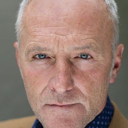 Tim Dantay 飾演 Nigel Smedley